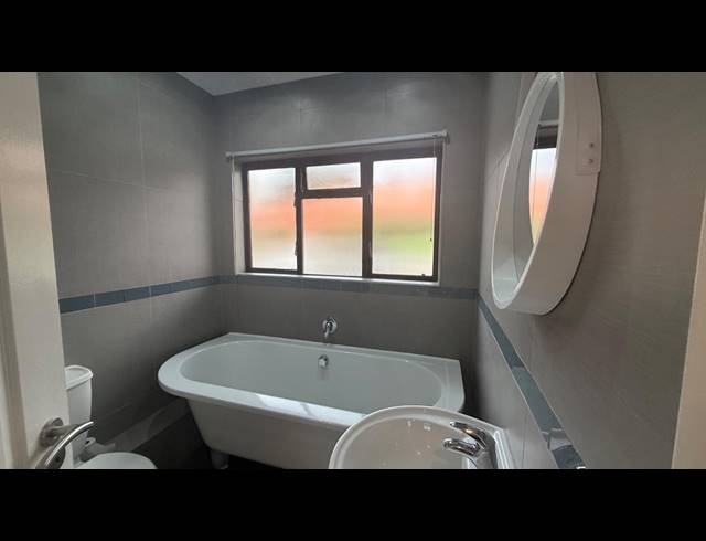 2 BEDROOM APARTMENT FOR SALE IN GLENVISTA